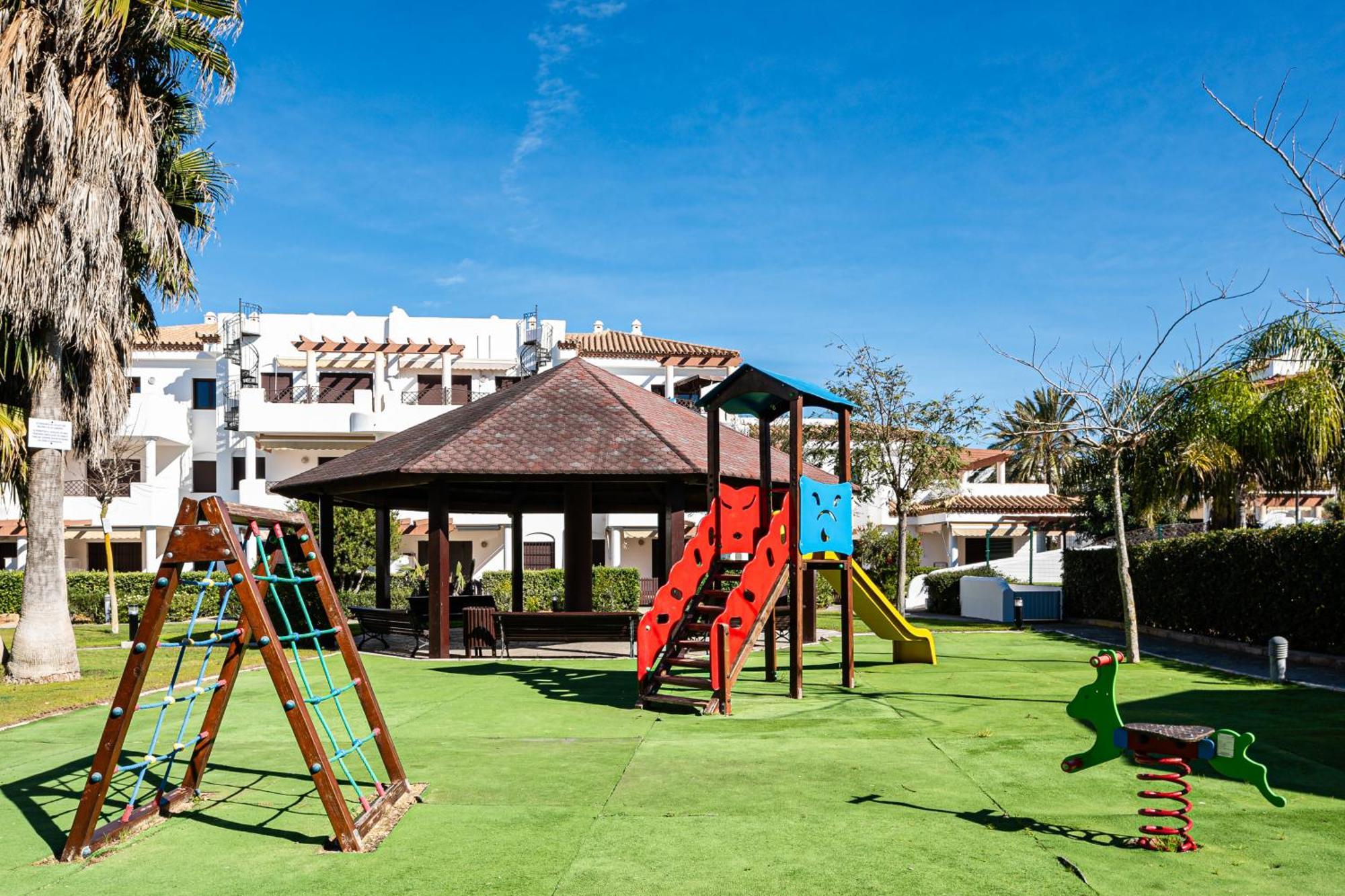 Apartamento Familiar Muy Soleado Cerca De La Playa Y Parking Incluido Chiclana de la Frontera Exterior foto